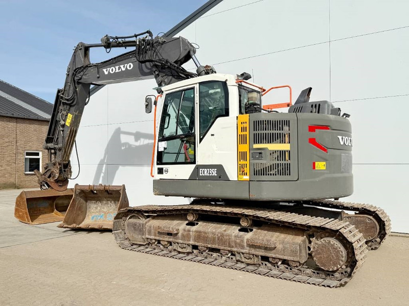 Volvo ECR235EL - Triple Boom / 2 Buckets Included - Crawler excavator: picture 3 Volvo ECR235EL - Triple Boom / 2 Buckets Included - Crawler excavator: picture 3