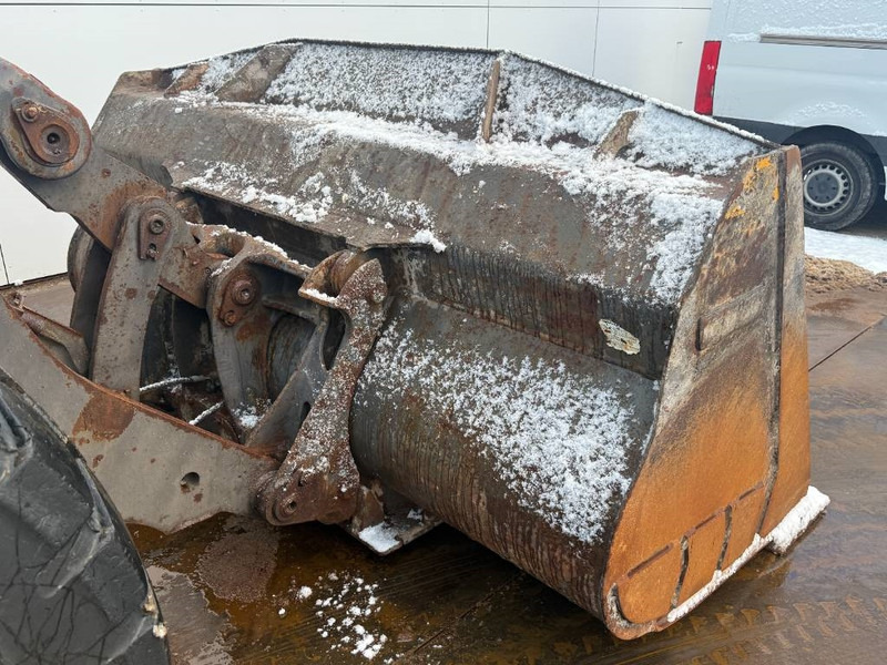 Wheel loader Volvo L120H - 3rd Function / Quick Coupler: picture 20