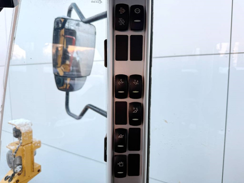 Wheel loader Volvo L120H - 3rd Function / Quick Coupler: picture 12