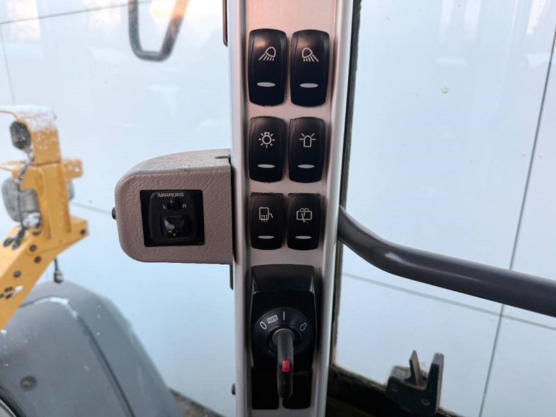 Wheel loader Volvo L120H - 3rd Function / Quick Coupler: picture 13