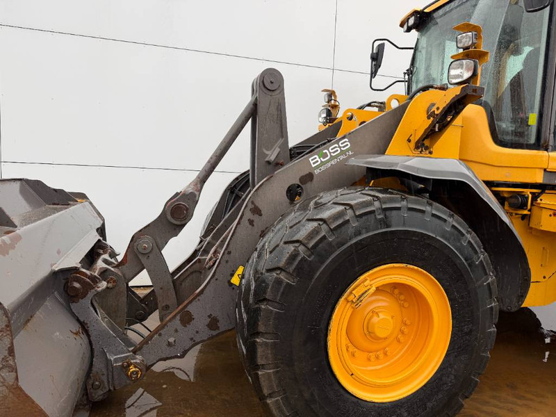 Wheel loader Volvo L120H - 3rd Function / Weight System: picture 18
