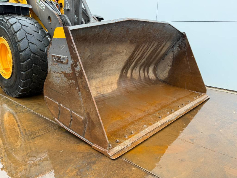 Wheel loader Volvo L120H - 3rd Function / Weight System: picture 17