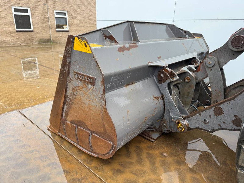 Wheel loader Volvo L120H - 3rd Function / Weight System: picture 14