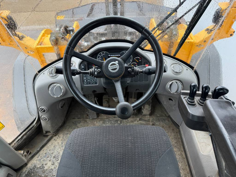 Wheel loader Volvo L120H - 3rd Function / Weight System: picture 9