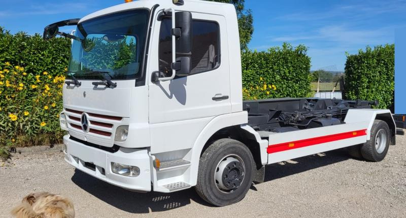 Mercedes Atego - Skip loader truck: picture 2 Mercedes Atego - Skip loader truck: picture 2