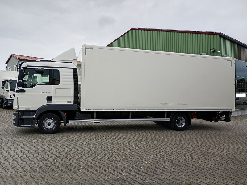 MAN 12.250 Koffer 4X2 Euro6 LBW AHK (35) - Box truck: picture 5 MAN 12.250 Koffer 4X2 Euro6 LBW AHK (35) - Box truck: picture 5