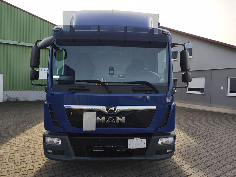 MAN TGL 8.220 4x2 Euro 6 LBW AHK (19) - Curtain side truck: picture 3 MAN TGL 8.220 4x2 Euro 6 LBW AHK (19) - Curtain side truck: picture 3