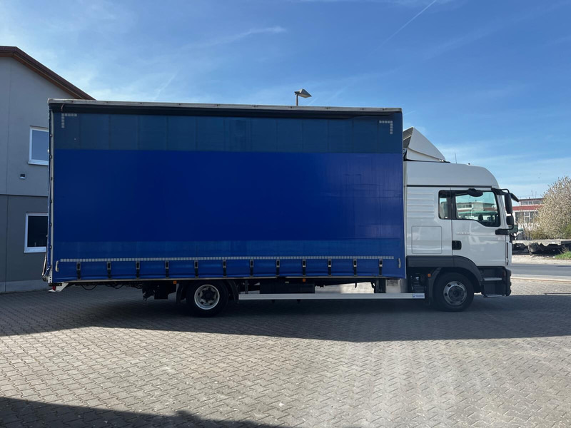 MAN TGL 8.220 - Curtain side truck: picture 3 MAN TGL 8.220 - Curtain side truck: picture 3