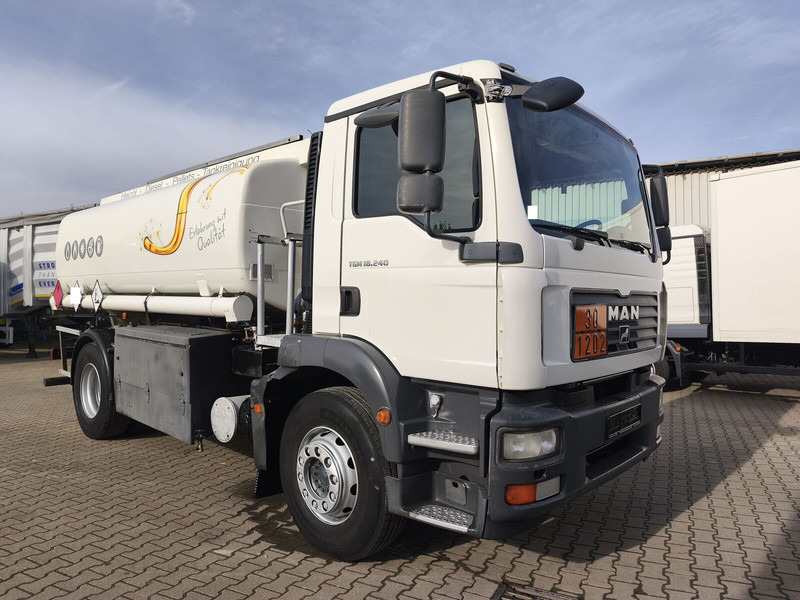 MAN TGM 18.240 12.400 l - Tanker truck: picture 2 MAN TGM 18.240 12.400 l - Tanker truck: picture 2