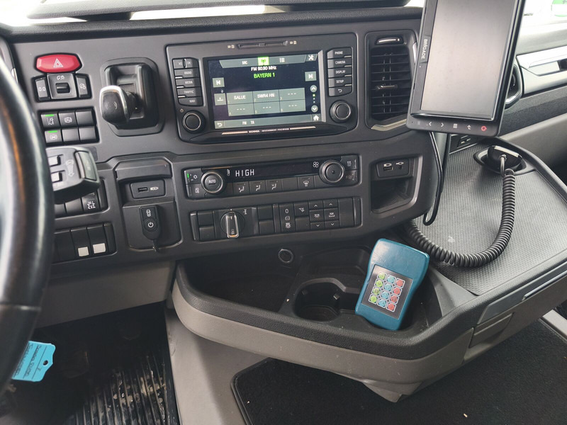 Tanker truck Scania R450: picture 20