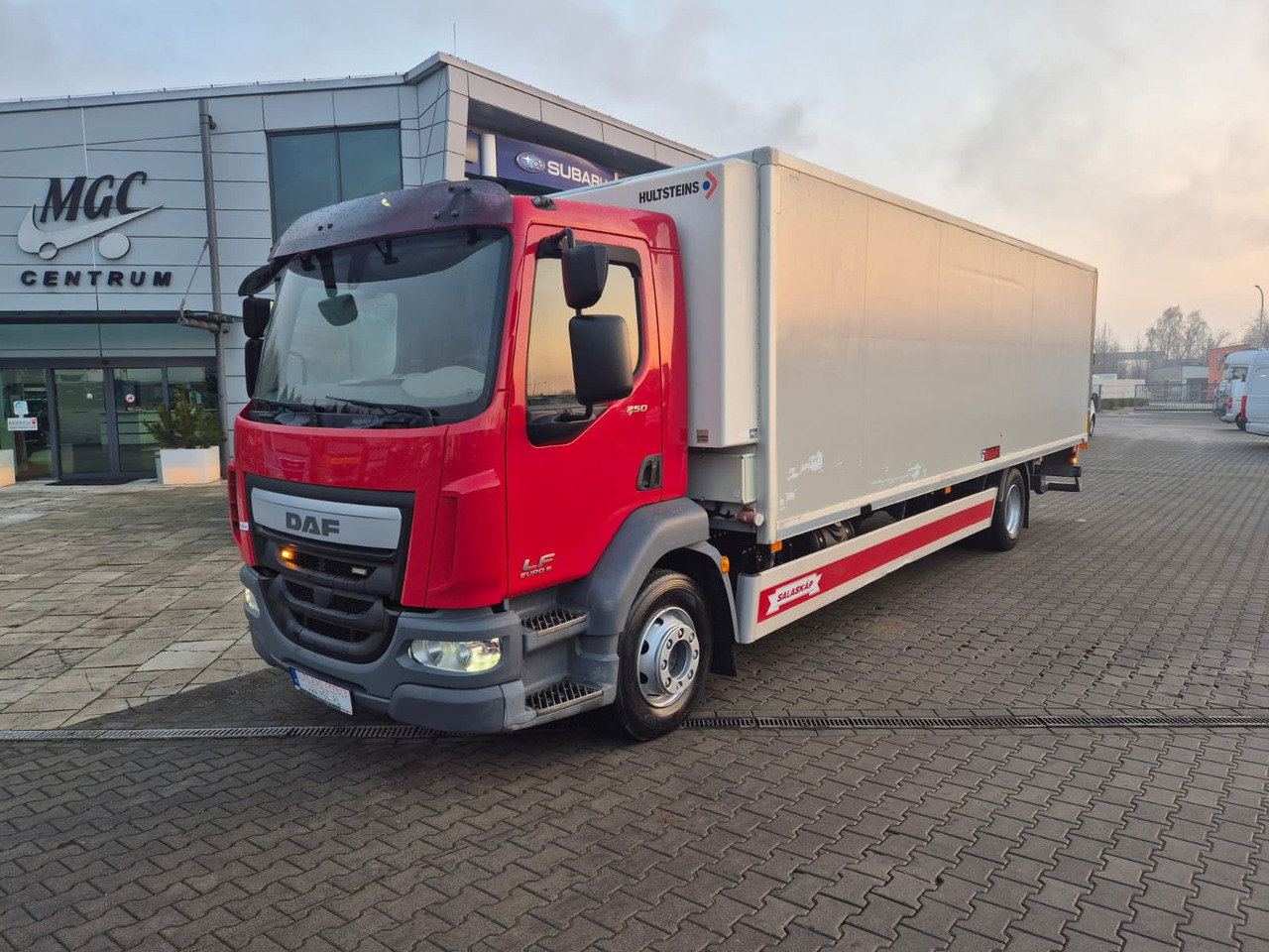 DAF LF 250 LF250I / 1 Owner / Hulsteins / Super Condition - Refrigerated truck: picture 2 DAF LF 250 LF250I / 1 Owner / Hulsteins / Super Condition - Refrigerated truck: picture 2