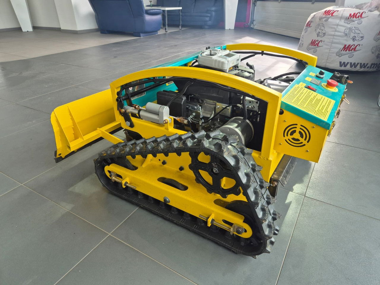 Diversen MP-M500PRO / Brand NEW / Remote Controller Mower / Snow Plow - Garden equipment: picture 1 Diversen MP-M500PRO / Brand NEW / Remote Controller Mower / Snow Plow - Garden equipment: picture 1