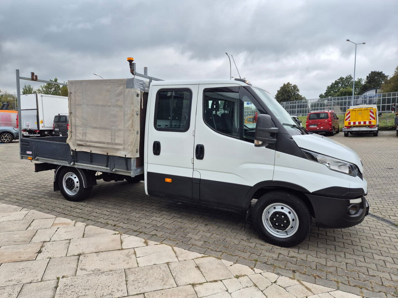 IVECO Daily 35 35S15 / Doka / 1 Owner / LOW KM / 7 Seats - Open body delivery van: picture 5 IVECO Daily 35 35S15 / Doka / 1 Owner / LOW KM / 7 Seats - Open body delivery van: picture 5