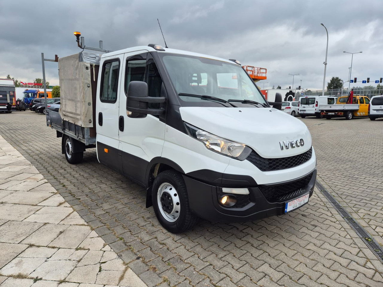 IVECO Daily 35 35S15 / Doka / 1 Owner / LOW KM / 7 Seats - Open body delivery van: picture 4 IVECO Daily 35 35S15 / Doka / 1 Owner / LOW KM / 7 Seats - Open body delivery van: picture 4