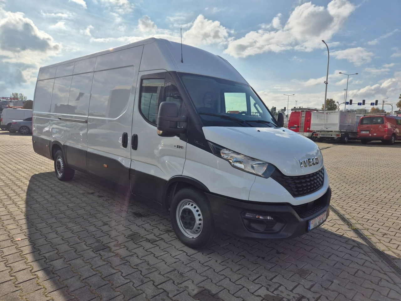 Iveco Daily 35S14 L4H3 - Panel van: picture 4 Iveco Daily 35S14 L4H3 - Panel van: picture 4