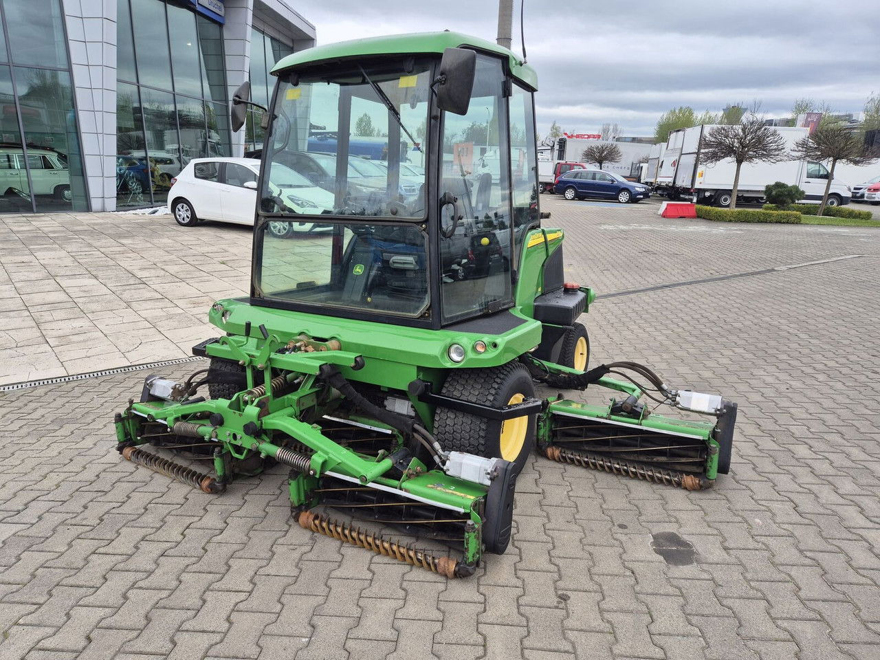 John Deere 1905 4WD / 2010 / Serviced / Cabin John Deere 1905 4WD / 2010 / Serviced / Cabin - Lawn mower: picture 2 John Deere 1905 4WD / 2010 / Serviced / Cabin John Deere 1905 4WD / 2010 / Serviced / Cabin - Lawn mower: picture 2
