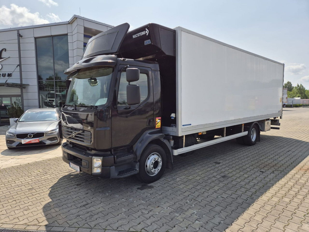Volvo FL 240 1 Owner / Izotherm / Zepro 1500KG / Euro IV - Box truck: picture 1 Volvo FL 240 1 Owner / Izotherm / Zepro 1500KG / Euro IV - Box truck: picture 1
