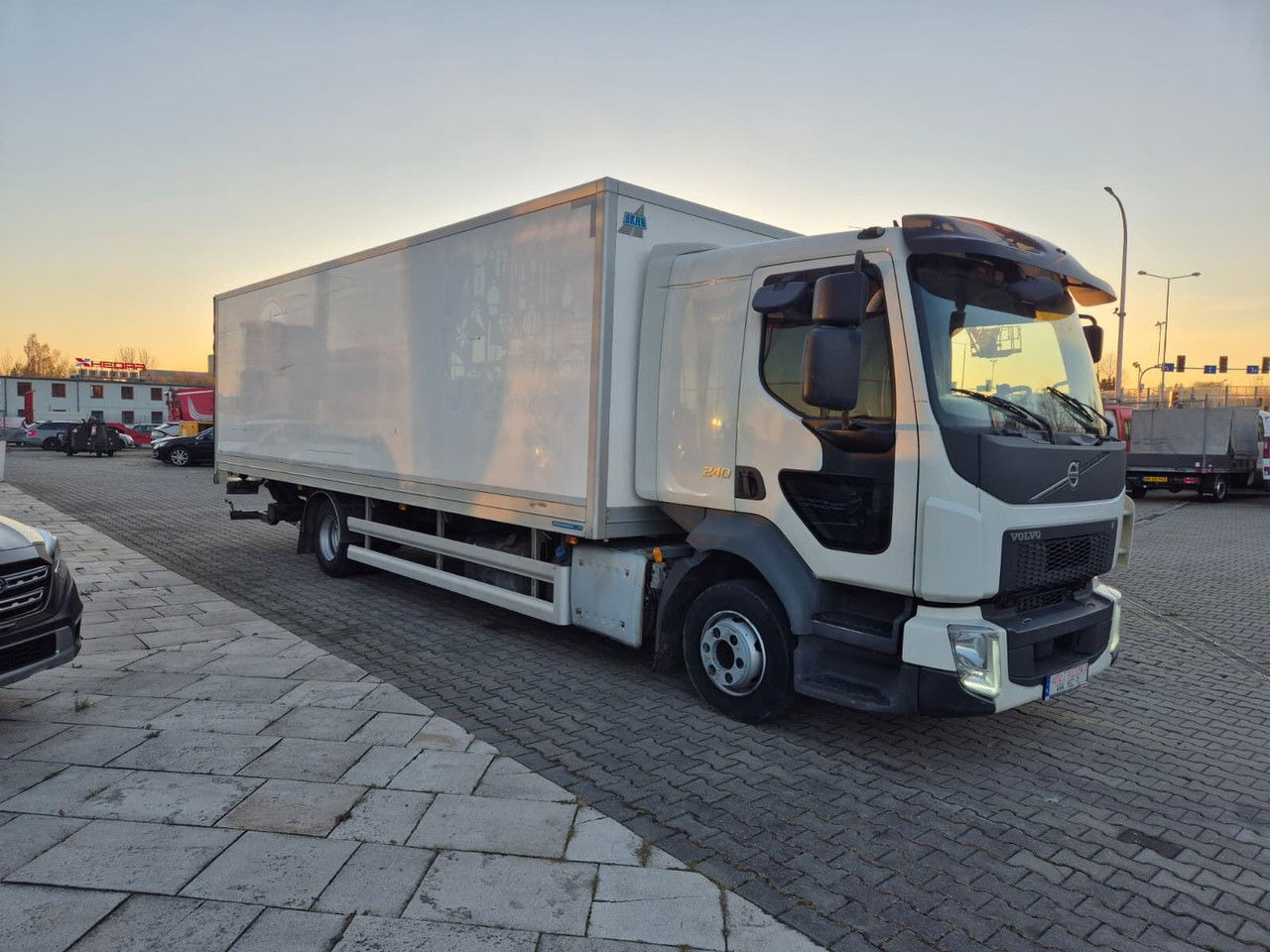 Volvo FL 240 - Refrigerated truck: picture 5 Volvo FL 240 - Refrigerated truck: picture 5