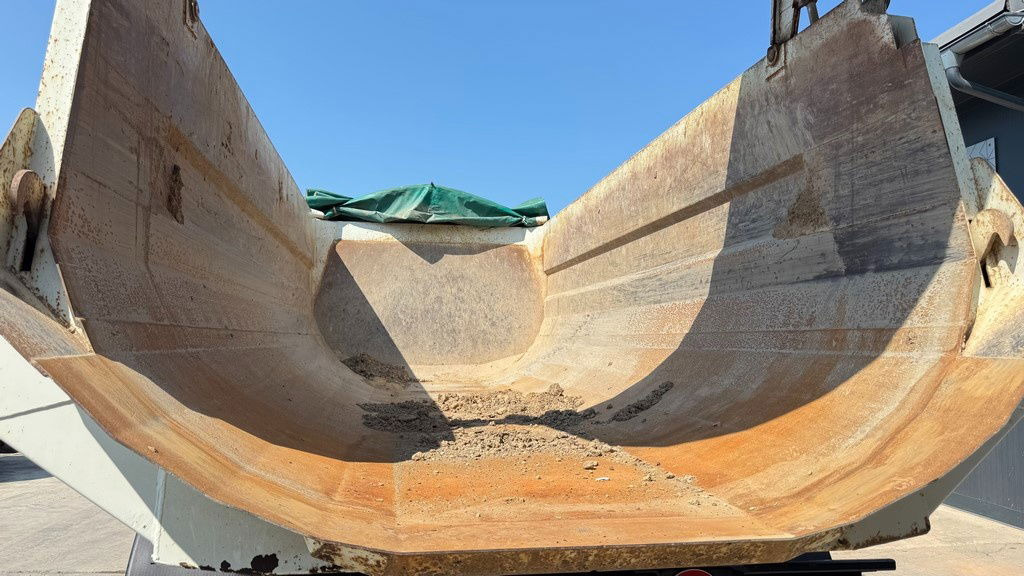 Leasing of  Iveco Trakker AD410T45 8x4 20m3 - hydr. back - 72.000km Iveco Trakker AD410T45 8x4 20m3 - hydr. back - 72.000km: picture 12