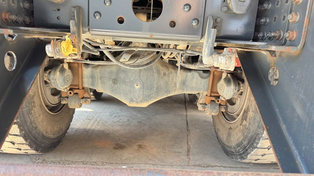 Leasing of  Iveco Trakker AD410T45 8x4 20m3 - hydr. back - 72.000km Iveco Trakker AD410T45 8x4 20m3 - hydr. back - 72.000km: picture 23