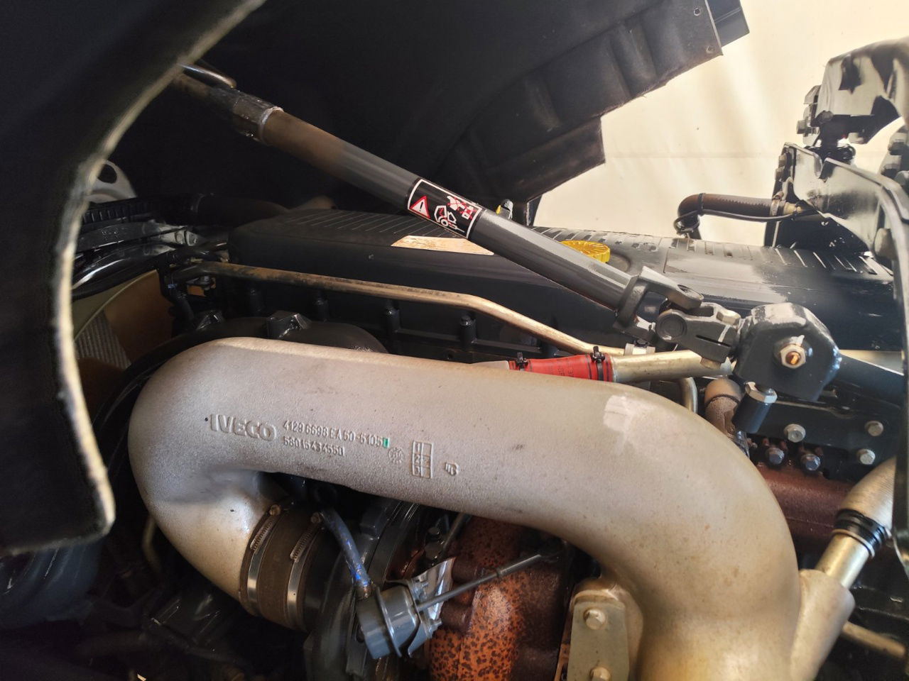 Leasing of  Iveco Trakker AD410T45 8x4 20m3 - hydr. back - 72.000km Iveco Trakker AD410T45 8x4 20m3 - hydr. back - 72.000km: picture 25