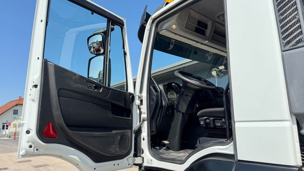 Leasing of  Iveco Trakker AD410T45 8x4 20m3 - hydr. back - 72.000km Iveco Trakker AD410T45 8x4 20m3 - hydr. back - 72.000km: picture 28