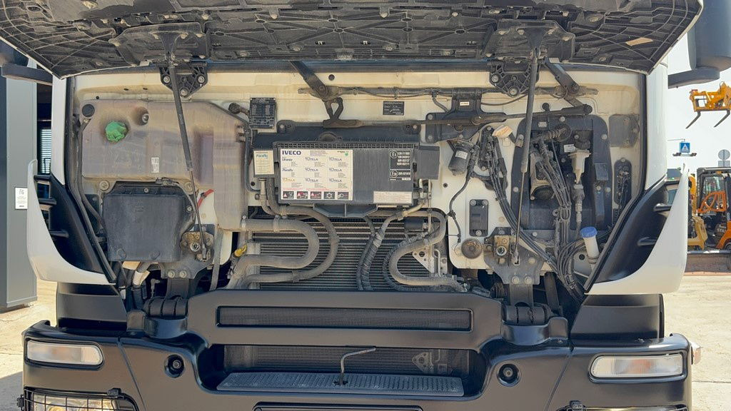 Leasing of  Iveco Trakker AD410T45 8x4 20m3 - hydr. back - 72.000km Iveco Trakker AD410T45 8x4 20m3 - hydr. back - 72.000km: picture 27