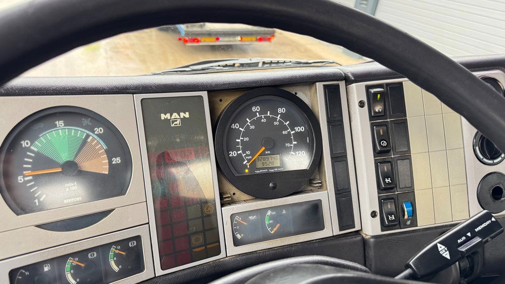 Leasing of MAN 27.414 FE 410A 6x4 stetter - 7m3 - euro 3 MAN 27.414 FE 410A 6x4 stetter - 7m3 - euro 3: picture 26 Leasing of MAN 27.414 FE 410A 6x4 stetter - 7m3 - euro 3 MAN 27.414 FE 410A 6x4 stetter - 7m3 - euro 3: picture 26