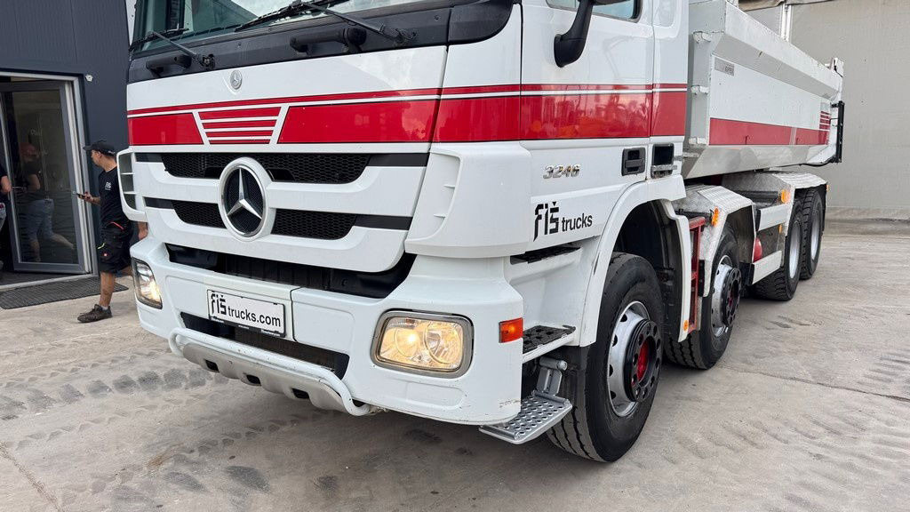 Mercedes-Benz Actros 3246 8X4 mulda tipper - retarder - hydr. back door - Tipper: picture 2 Mercedes-Benz Actros 3246 8X4 mulda tipper - retarder - hydr. back door - Tipper: picture 2
