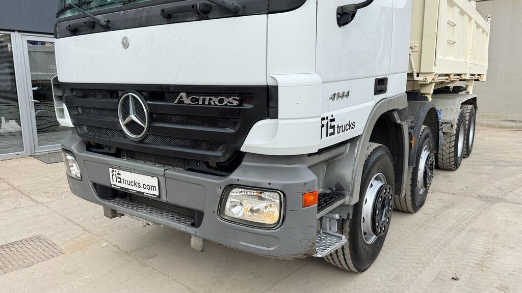 Mercedes-Benz Actros 4144 K 8x4 3 sided tipper - 1st owner - Tipper: picture 2 Mercedes-Benz Actros 4144 K 8x4 3 sided tipper - 1st owner - Tipper: picture 2