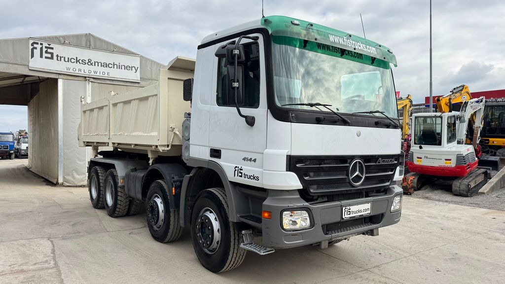 Mercedes-Benz Actros 4144 K 8x4 3 sided tipper - 1st owner - Tipper: picture 3 Mercedes-Benz Actros 4144 K 8x4 3 sided tipper - 1st owner - Tipper: picture 3