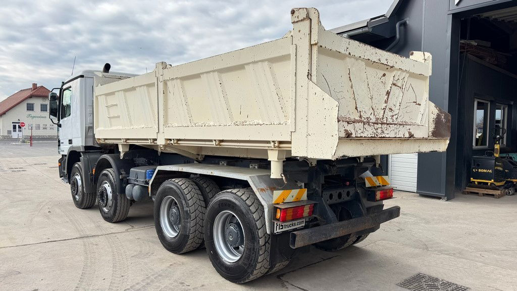 Mercedes-Benz Actros 4144 K 8x4 3 sided tipper - 1st owner - Tipper: picture 5 Mercedes-Benz Actros 4144 K 8x4 3 sided tipper - 1st owner - Tipper: picture 5