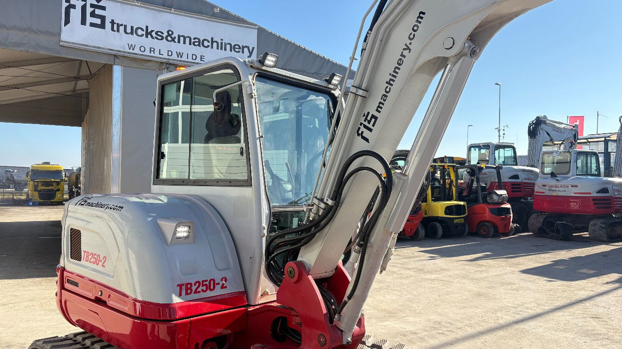 Takeuchi TB250-2 - 2021 Year - 1825 Hours - Powertilt -3X Buckets - Mini excavator: picture 5 Takeuchi TB250-2 - 2021 Year - 1825 Hours - Powertilt -3X Buckets - Mini excavator: picture 5