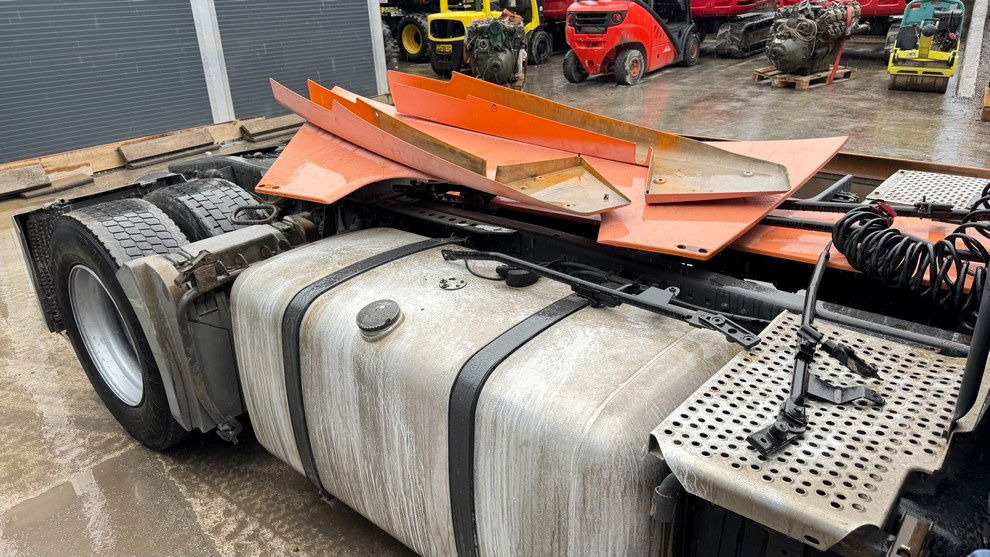 Mercedes-Benz Actros 1844 4x2 - tractor unit - retarder - Tractor unit: picture 4 Mercedes-Benz Actros 1844 4x2 - tractor unit - retarder - Tractor unit: picture 4