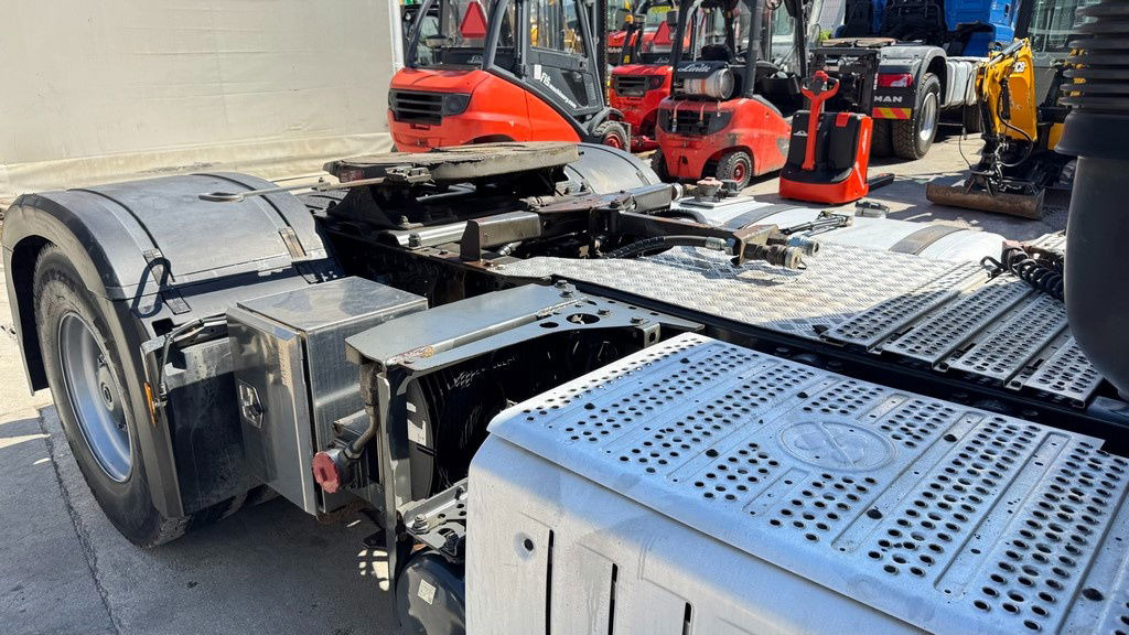 Mercedes-Benz Arocs 1945 HAD 4X4 tractor unit - tipper hydraulics - retarder - Tractor unit: picture 4 Mercedes-Benz Arocs 1945 HAD 4X4 tractor unit - tipper hydraulics - retarder - Tractor unit: picture 4