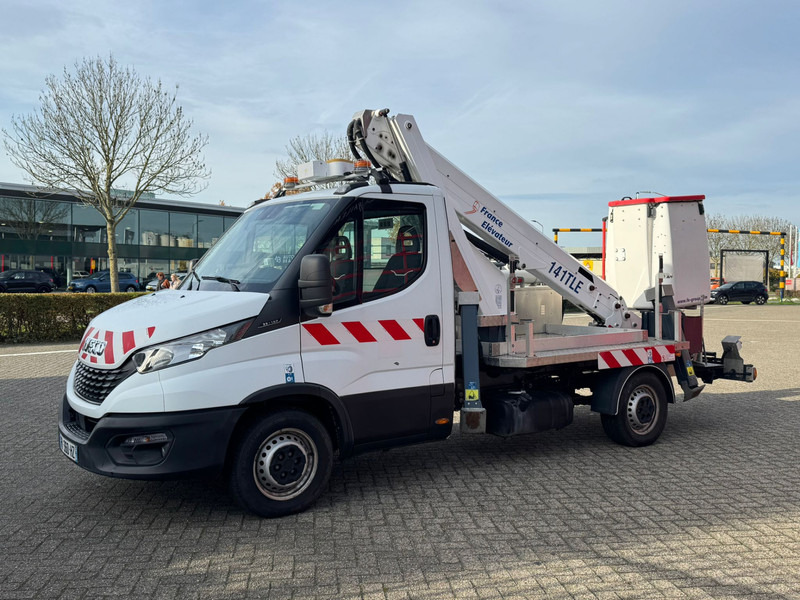 Iveco Daily 35S14 Werkhoogte 14 mtr, 221 draaiuren 18.215 km - Commercial vehicle: picture 3 Iveco Daily 35S14 Werkhoogte 14 mtr, 221 draaiuren 18.215 km - Commercial vehicle: picture 3