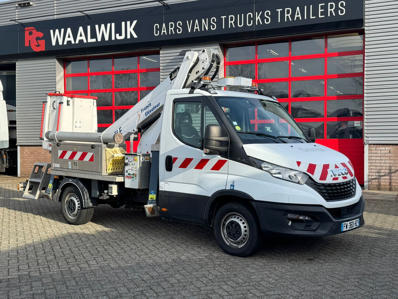 Iveco Daily 35S14 Werkhoogte 14 mtr, 221 draaiuren 18.215 km - Commercial vehicle: picture 1 Iveco Daily 35S14 Werkhoogte 14 mtr, 221 draaiuren 18.215 km - Commercial vehicle: picture 1