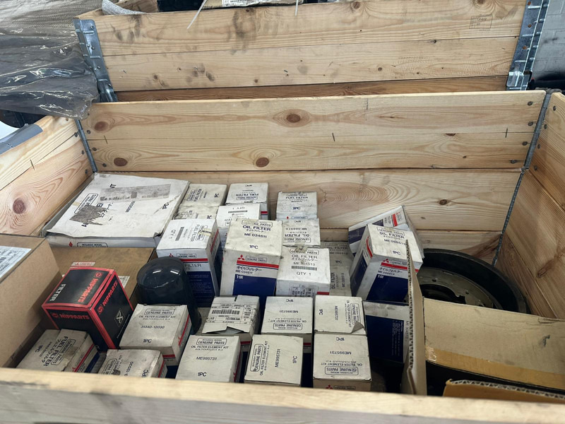 Mitsubishi Canter Fuso, Pajero, L200, L300, L400 8000 pcs. NEW !!! - Spare parts: picture 1 Mitsubishi Canter Fuso, Pajero, L200, L300, L400 8000 pcs. NEW !!! - Spare parts: picture 1