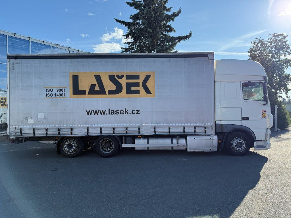 DAF XF440 EURO 6 6x2 - Curtain side truck: picture 3 DAF XF440 EURO 6 6x2 - Curtain side truck: picture 3