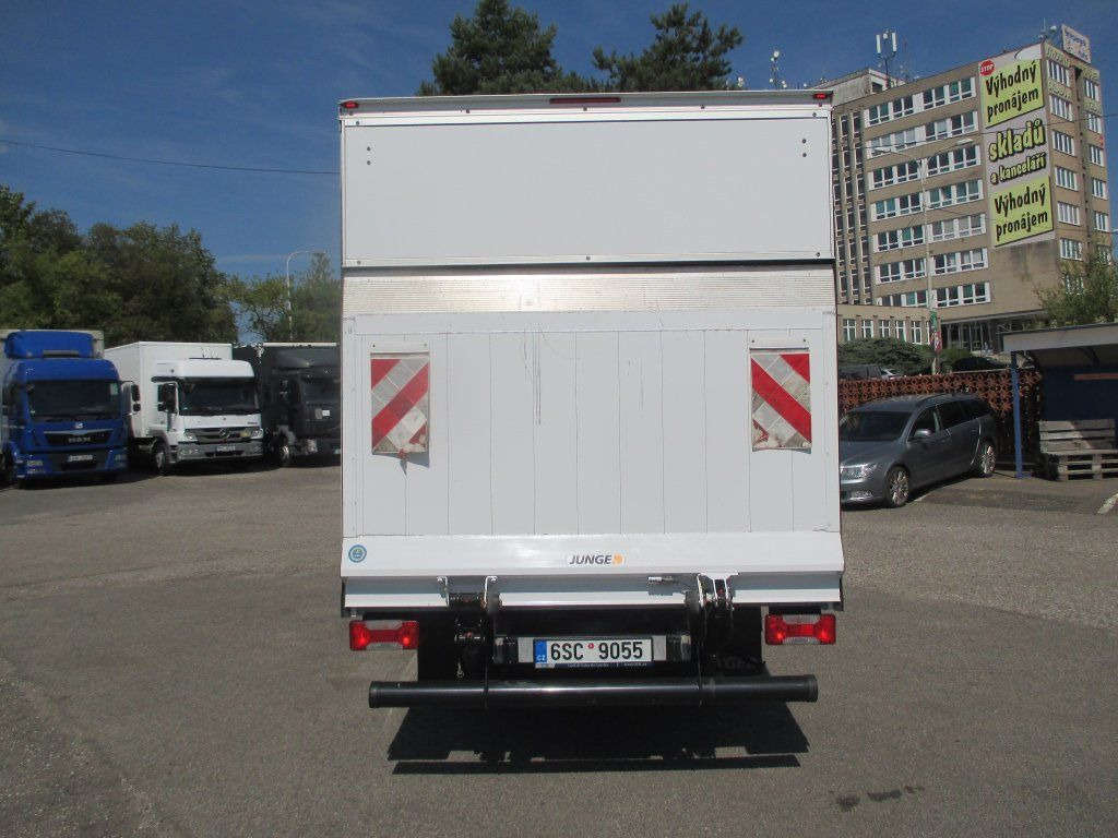 Iveco 35C16 Daily EURO 6 - Closed box van: picture 5 Iveco 35C16 Daily EURO 6 - Closed box van: picture 5