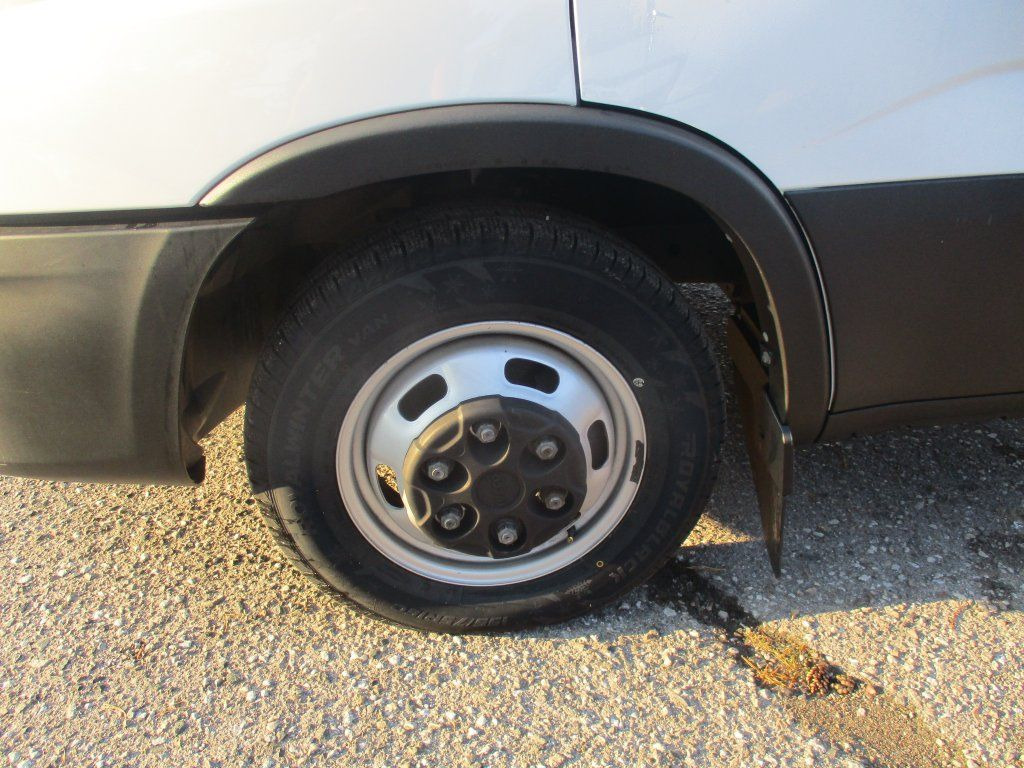 Iveco Daily 35C16 - Closed box van: picture 2 Iveco Daily 35C16 - Closed box van: picture 2