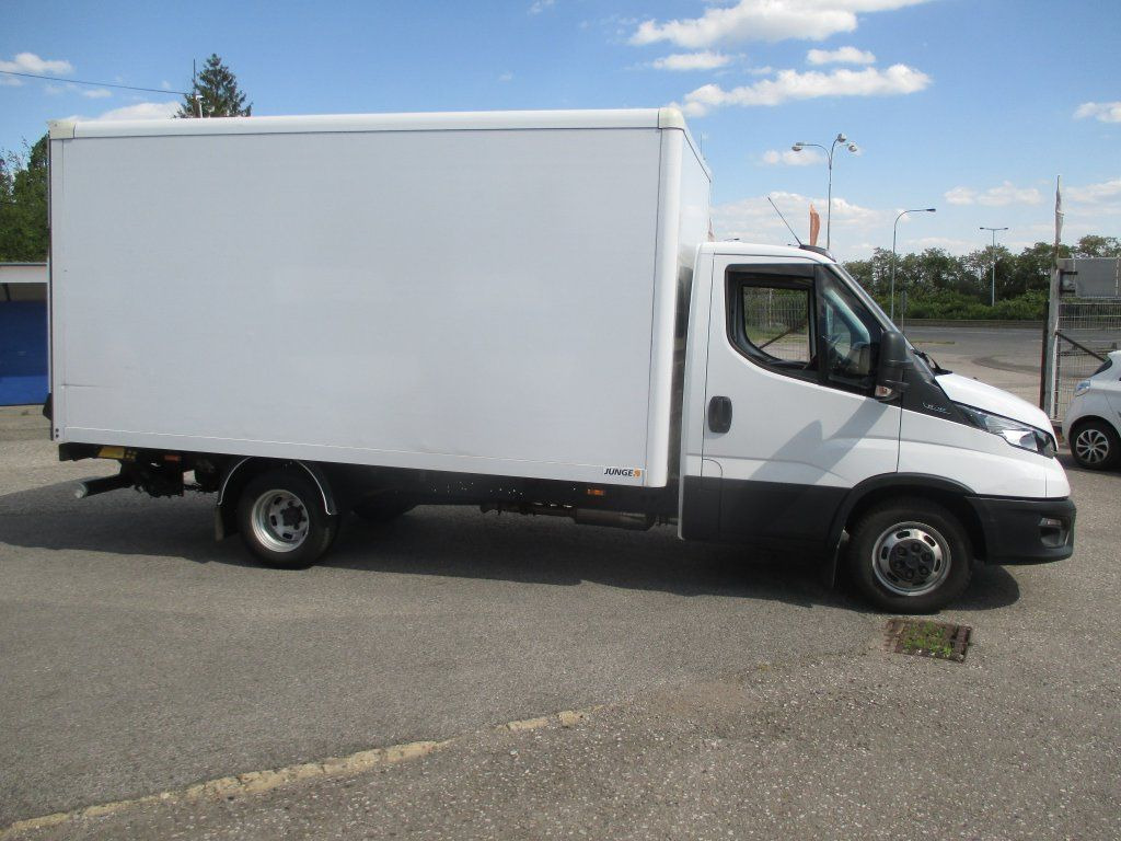 Iveco Daily 35C16 - Closed box van: picture 4 Iveco Daily 35C16 - Closed box van: picture 4