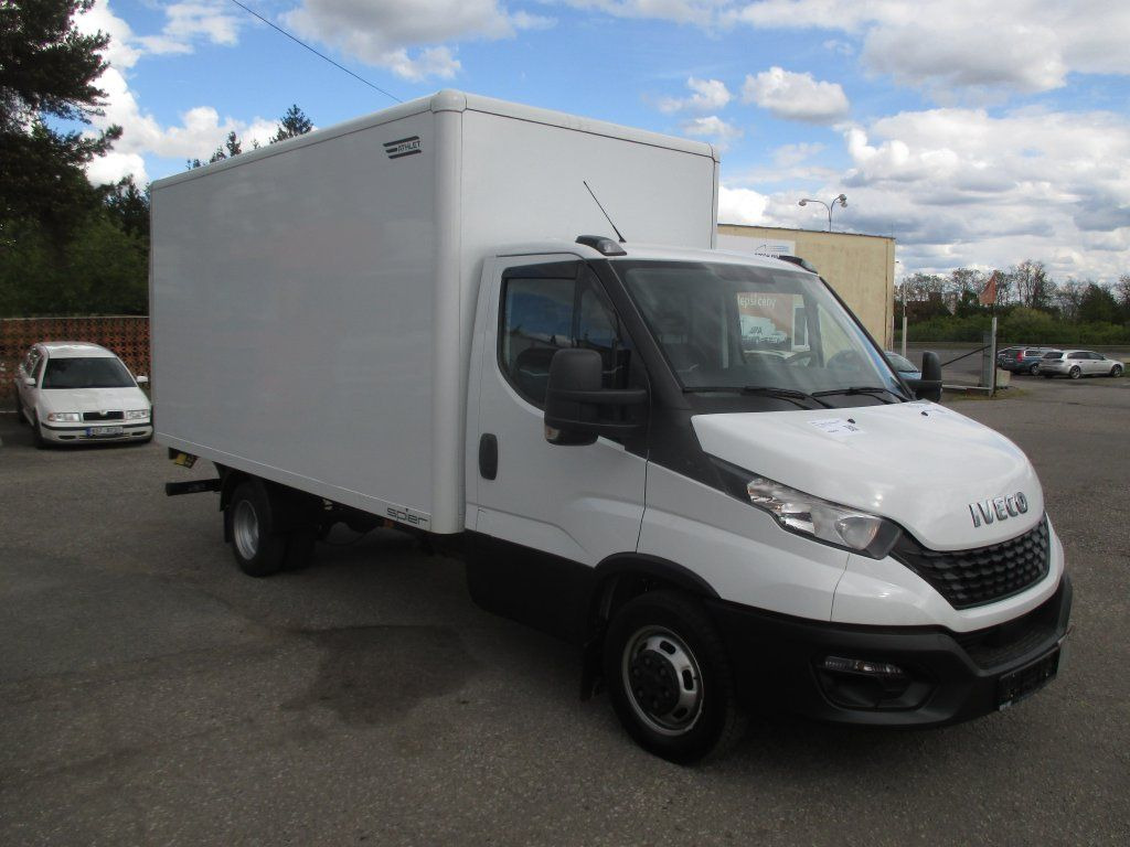 Iveco Daily 35C16 - Closed box van: picture 3 Iveco Daily 35C16 - Closed box van: picture 3