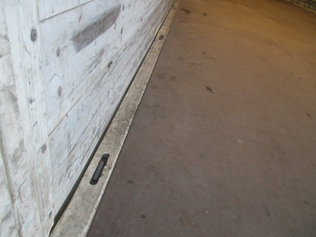 Curtain side truck MAN TGL 12.220: picture 8