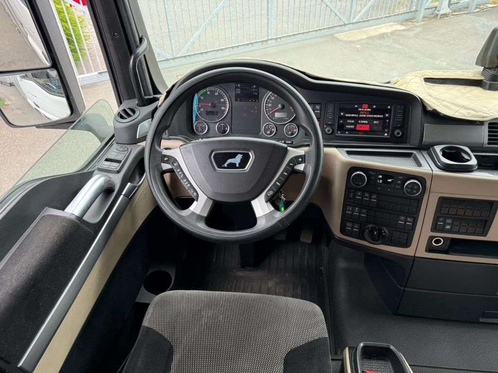 MAN TGX24.510 EURO 6 6x2 + Wecon - Curtain side truck, Curtainsider trailer: picture 5 MAN TGX24.510 EURO 6 6x2 + Wecon - Curtain side truck, Curtainsider trailer: picture 5