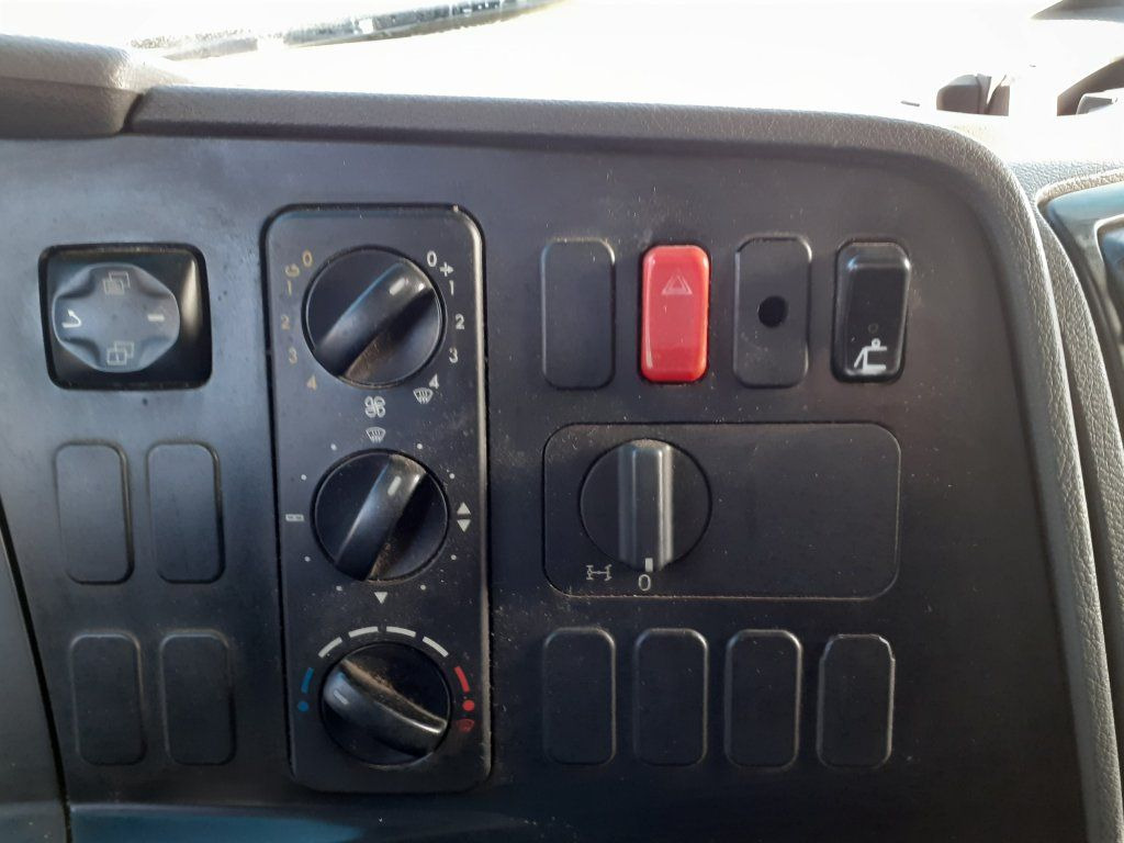 Curtain side truck Mercedes-Benz 1018 Atego EURO 3: picture 17