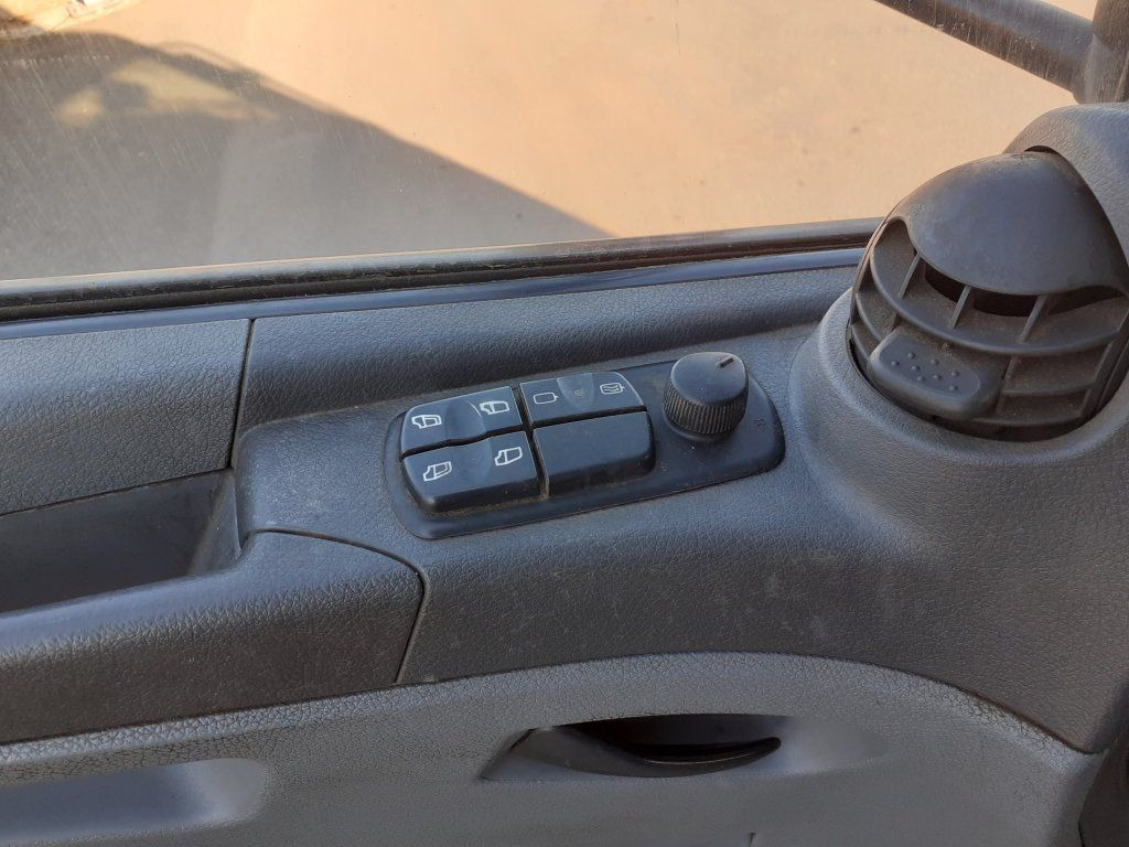 Curtain side truck Mercedes-Benz 1018 Atego EURO 3: picture 18