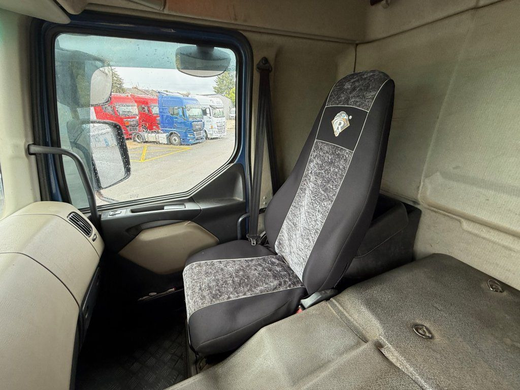 Leasing of  Renault Kerax 450 S3 8x4 EURO 4 Renault Kerax 450 S3 8x4 EURO 4: picture 18