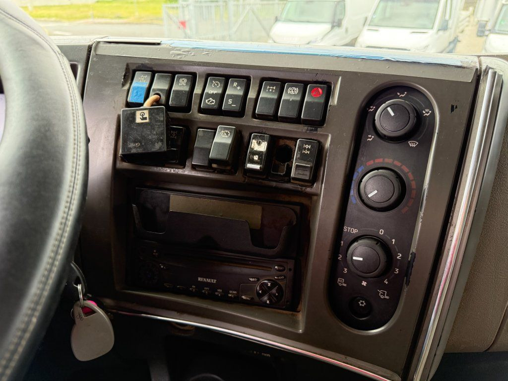 Leasing of  Renault Kerax 450 S3 8x4 EURO 4 Renault Kerax 450 S3 8x4 EURO 4: picture 20