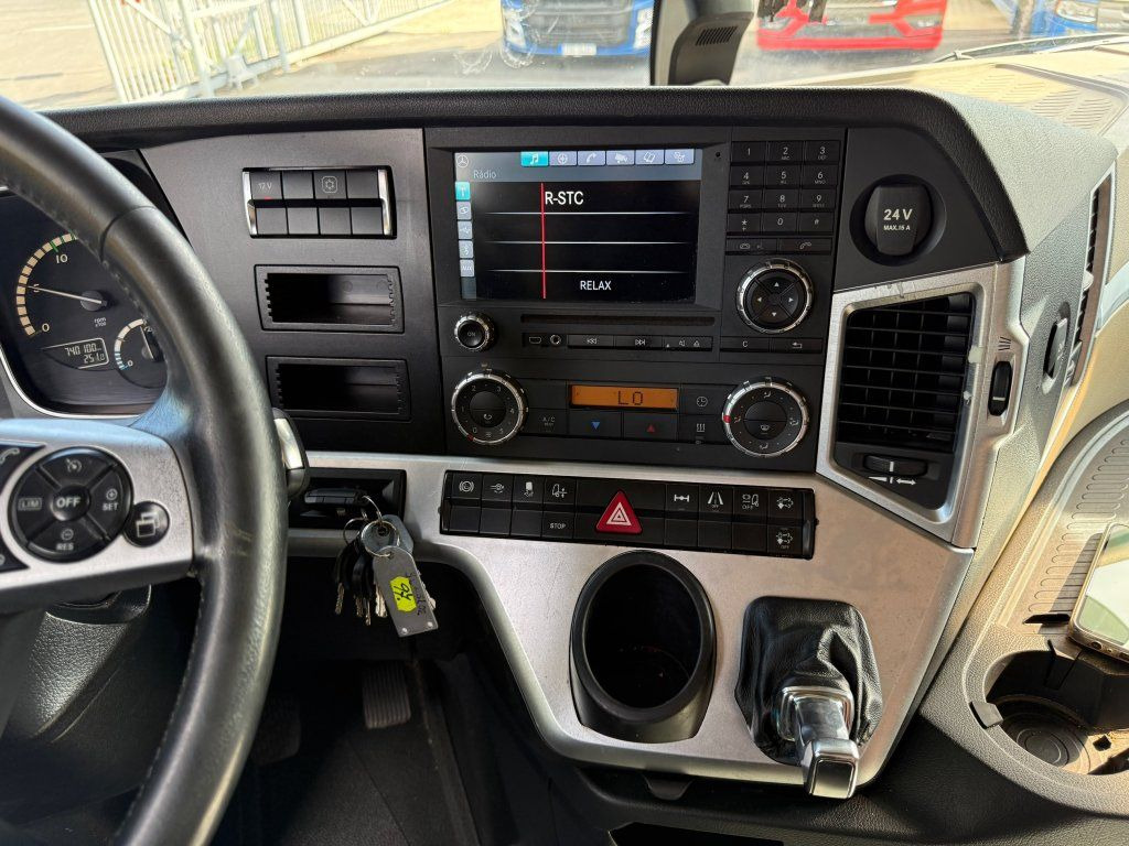 Tractor unit Mercedes-Benz 1848 Actros Gigaspace: picture 18